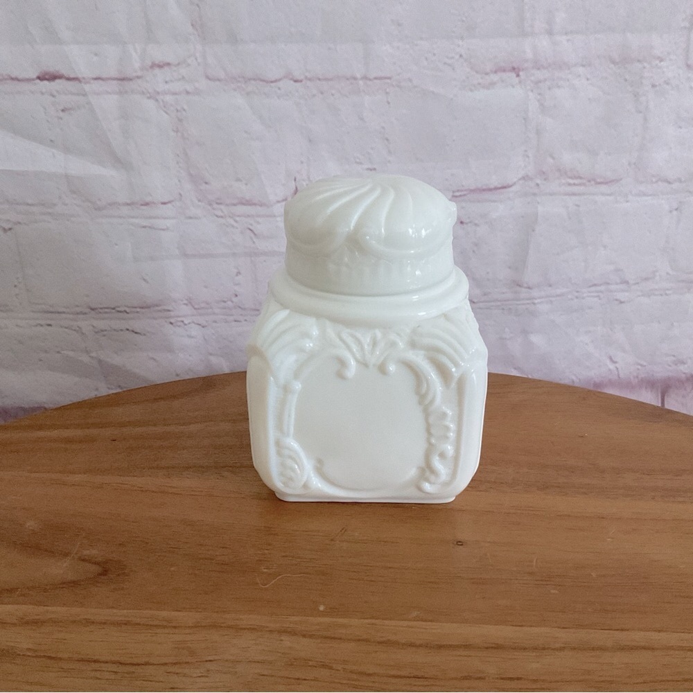 Vintage White Milk Glass Preserving Jar - Picture 4 of 6